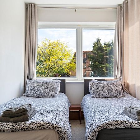Modern 2 Bedroom Apartment In Mitcham, London Екстер'єр фото
