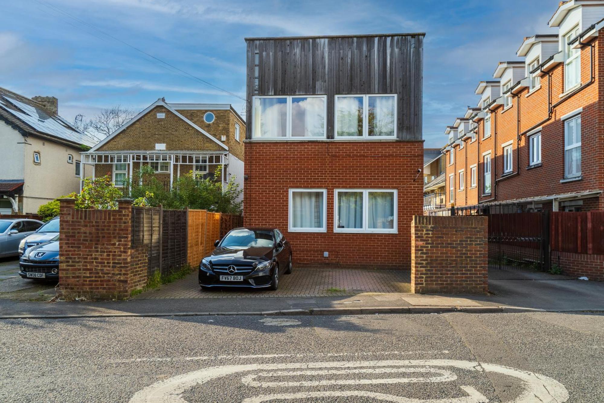 Modern 2 Bedroom Apartment In Mitcham, London Екстер'єр фото