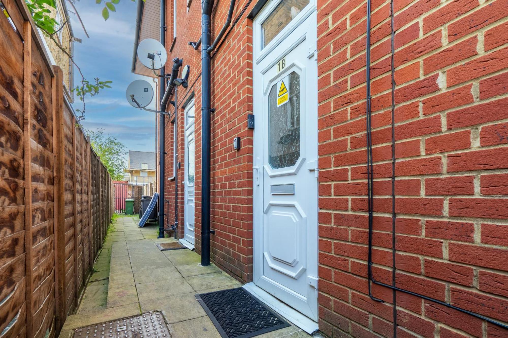 Modern 2 Bedroom Apartment In Mitcham, London Екстер'єр фото