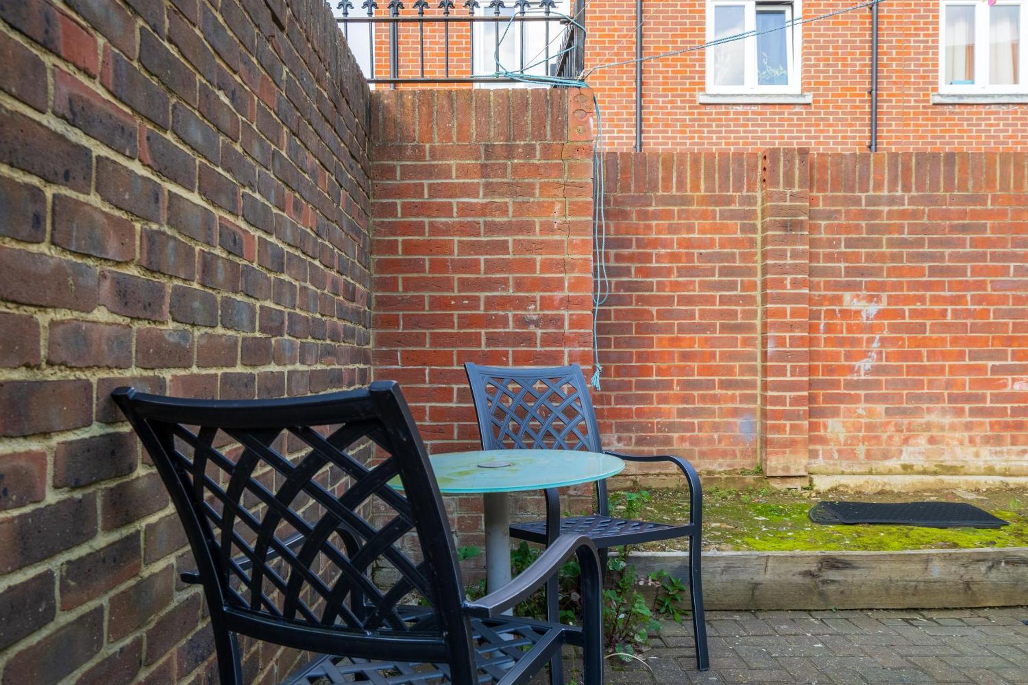 Modern 2 Bedroom Apartment In Mitcham, London Екстер'єр фото