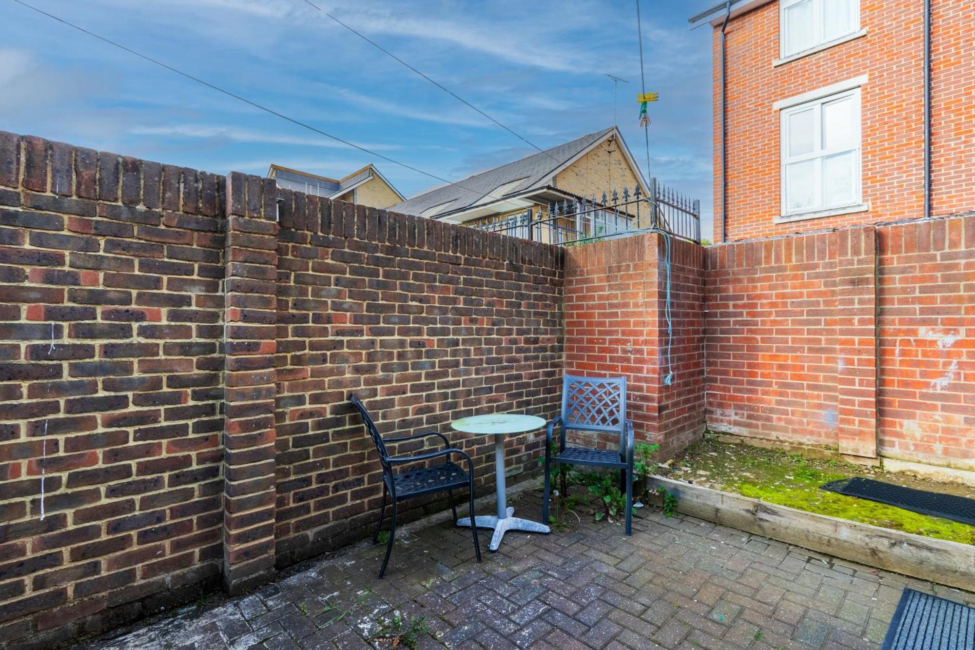 Modern 2 Bedroom Apartment In Mitcham, London Екстер'єр фото