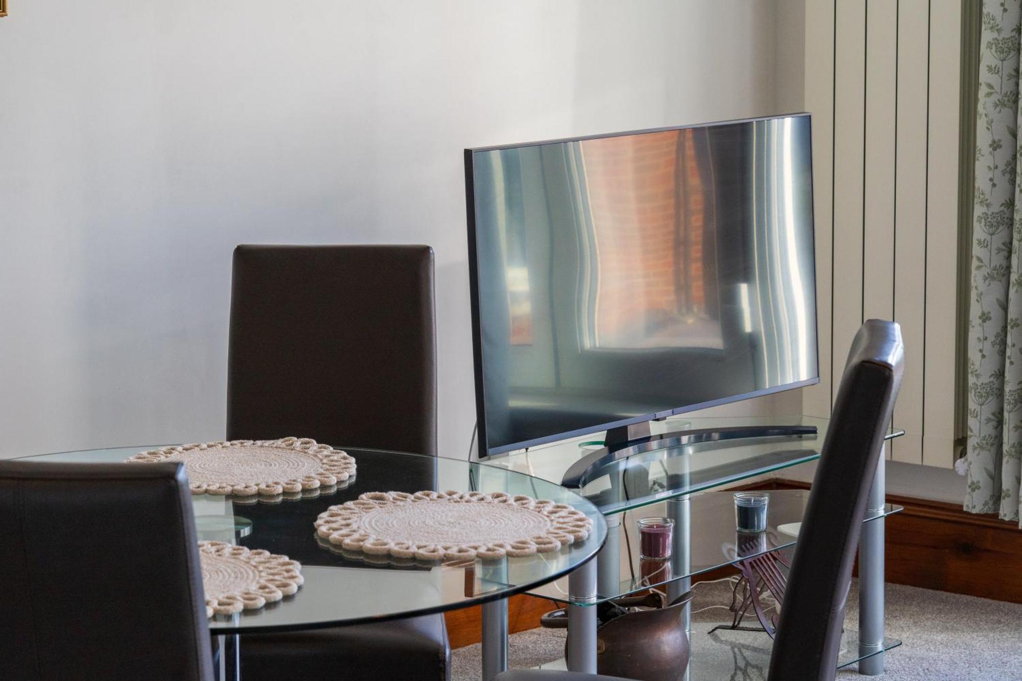 Modern 2 Bedroom Apartment In Mitcham, London Екстер'єр фото
