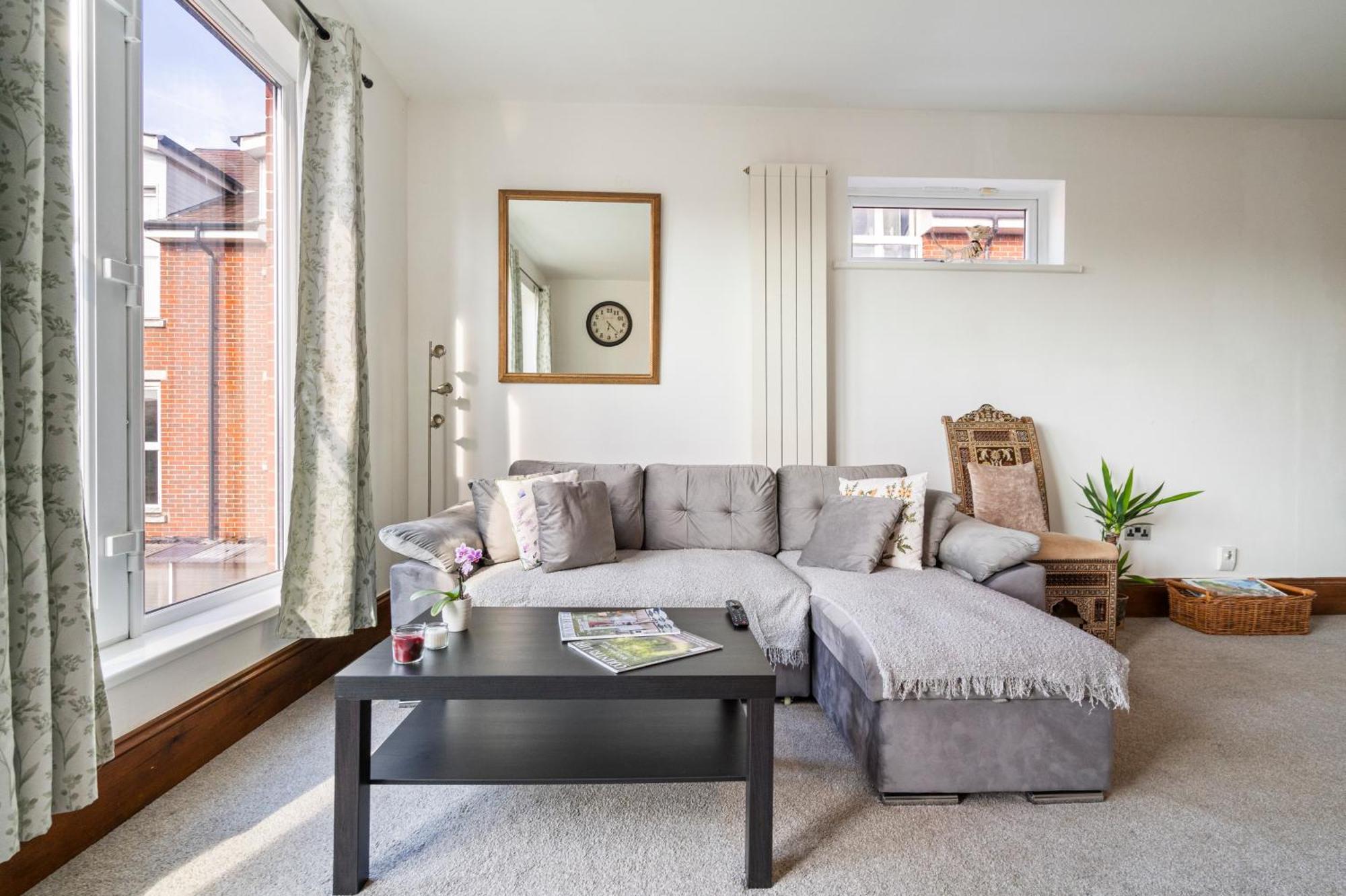 Modern 2 Bedroom Apartment In Mitcham, London Екстер'єр фото