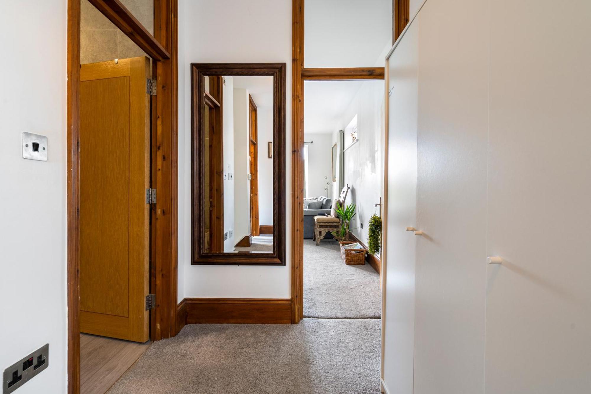 Modern 2 Bedroom Apartment In Mitcham, London Екстер'єр фото
