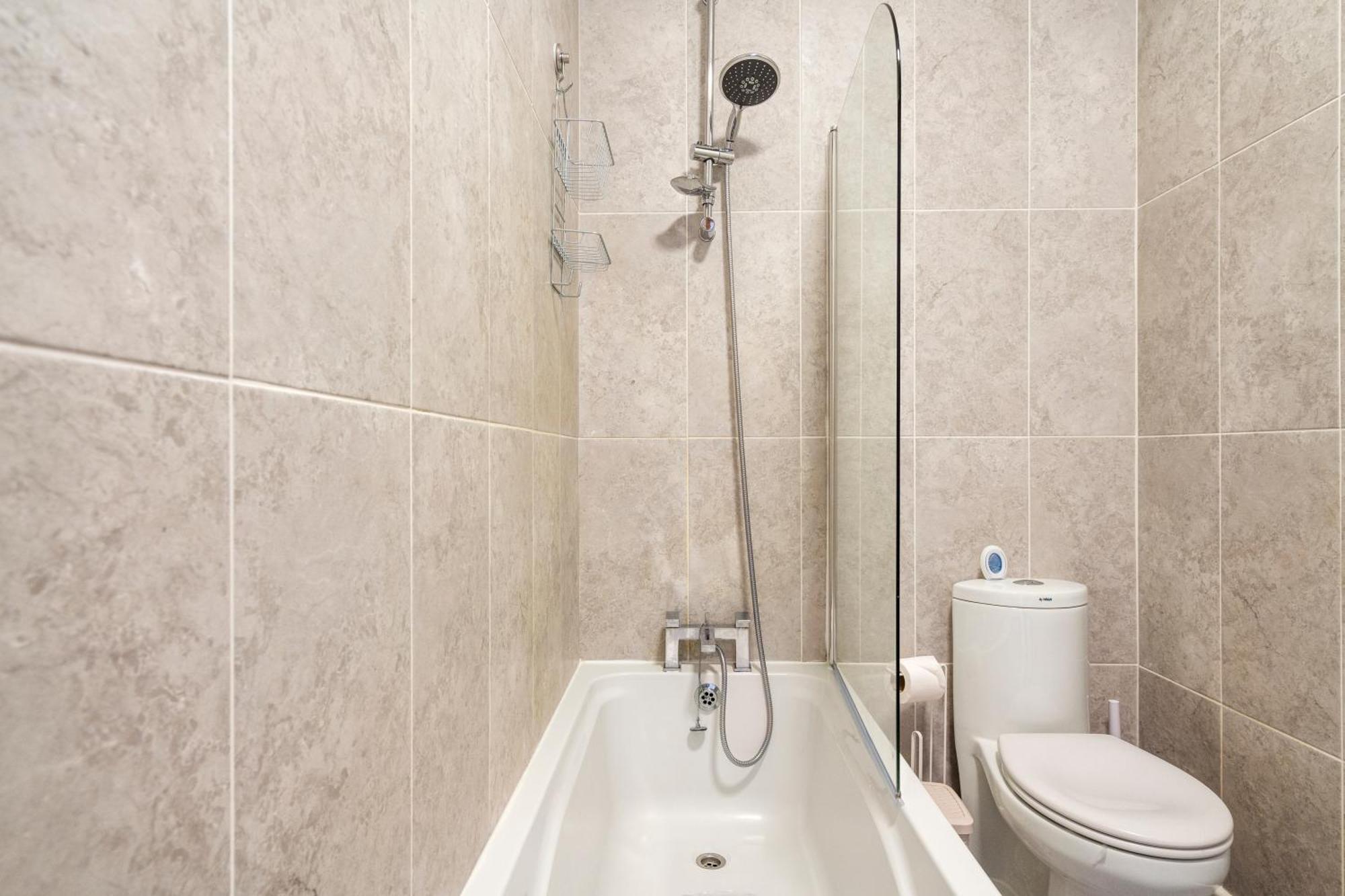 Modern 2 Bedroom Apartment In Mitcham, London Екстер'єр фото