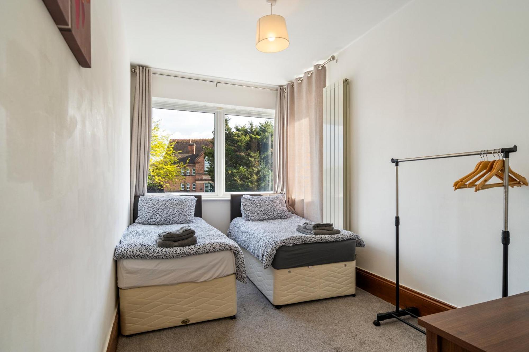 Modern 2 Bedroom Apartment In Mitcham, London Екстер'єр фото