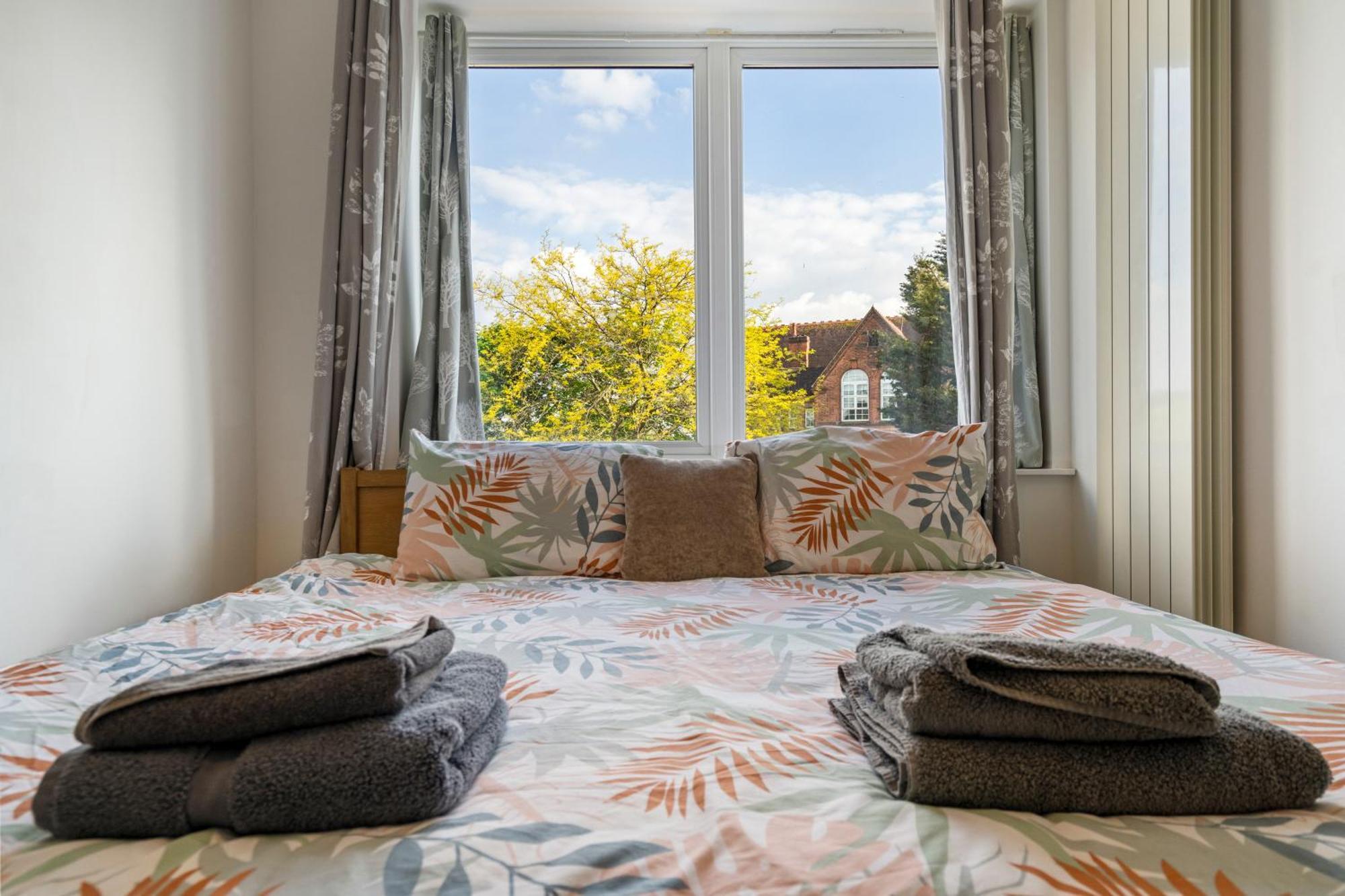 Modern 2 Bedroom Apartment In Mitcham, London Екстер'єр фото
