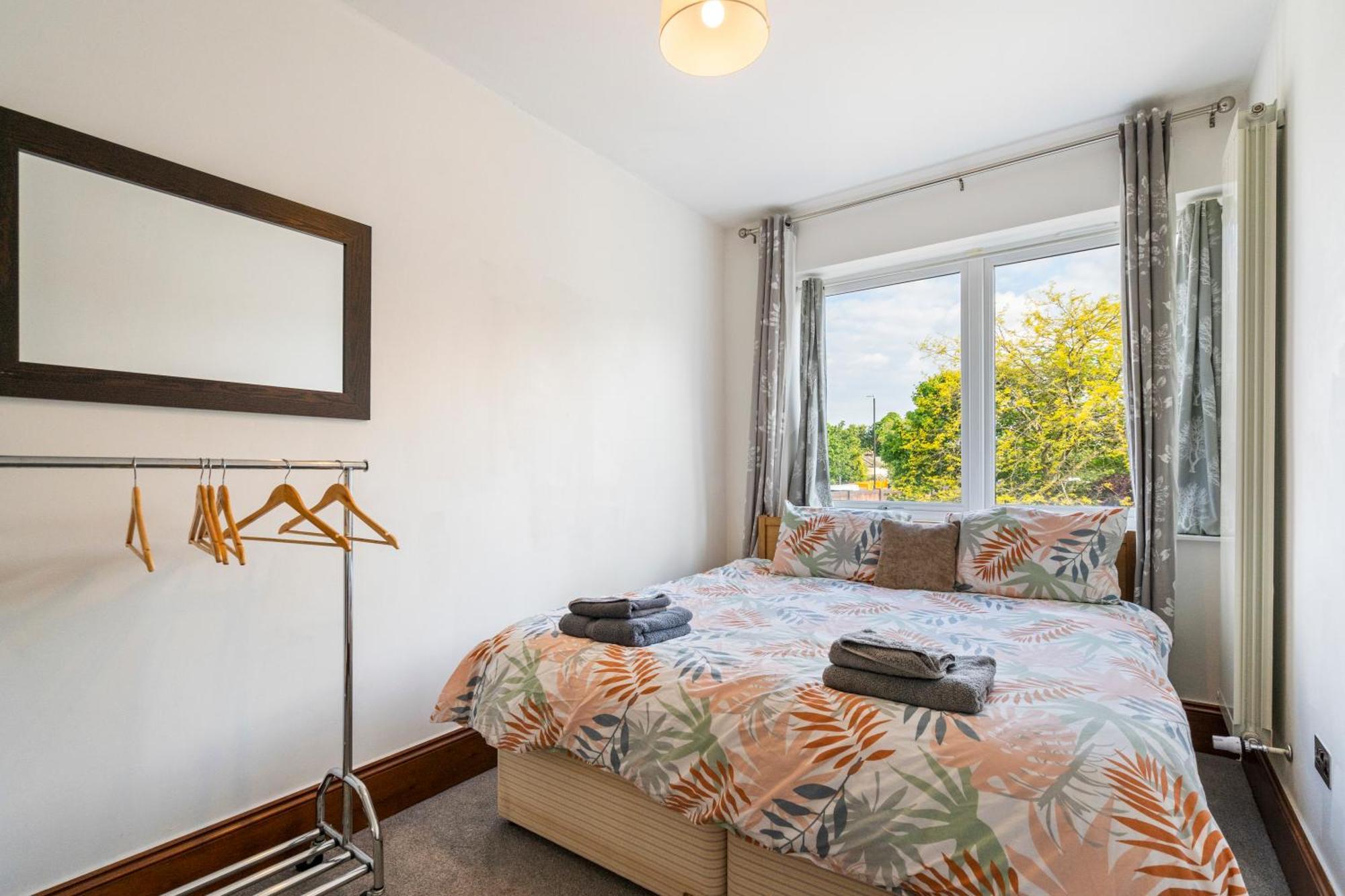Modern 2 Bedroom Apartment In Mitcham, London Екстер'єр фото